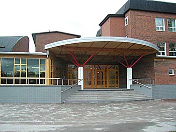 Entrén till Mjölby Kulturscen och Lagmansskolan