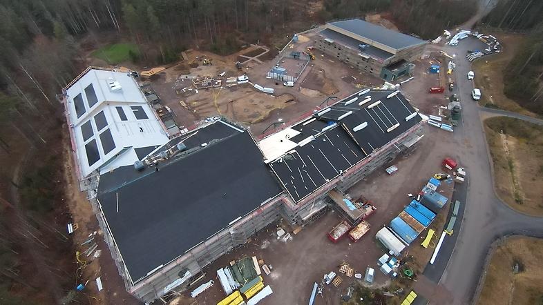 Drönarbild på Lejonbackens skola från den 5 december 2025.