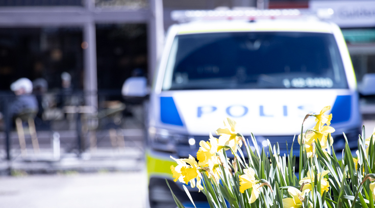 Polisbil i Mjölbys centrum.