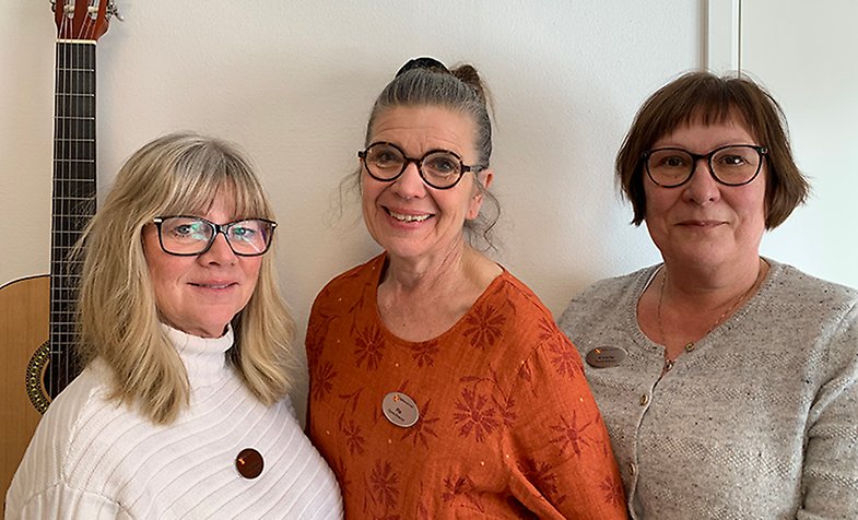 Tre kvinnor som arbetar som pedagoger i öppna förskolan. Från vänster i bild: Susanne Avelöv, Pia Lystam och Annette Eskilsson.